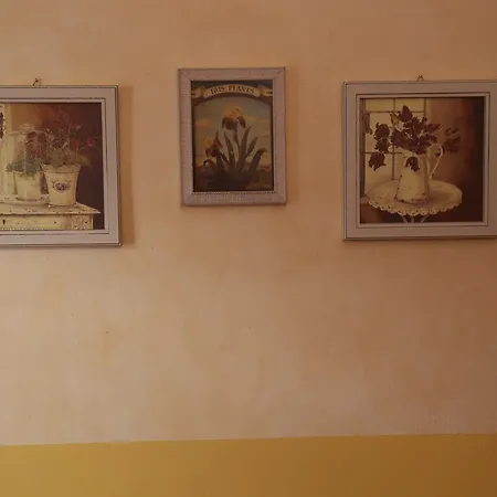 Rosso Hotel 2*